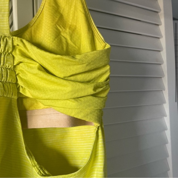 Lululemon tank top lime green - Picture 5 of 8